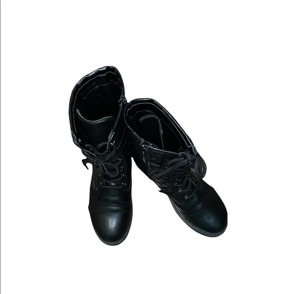 🔴 SOLD Ardene Quilted Cap Toe Combat Boots 🥾 - Picture 5 of 6
